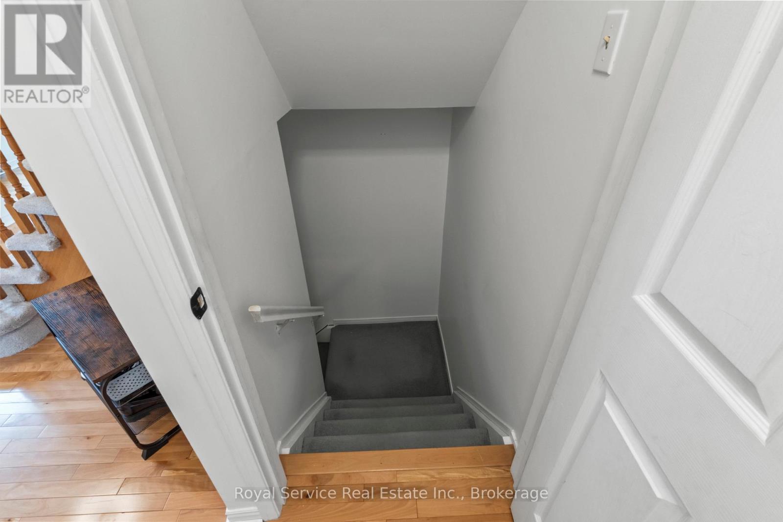 56 STANFORD CRESCENT - 29