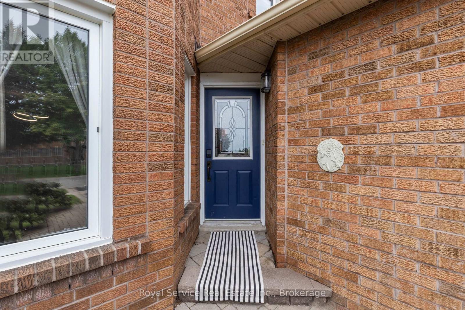 56 STANFORD CRESCENT - 3