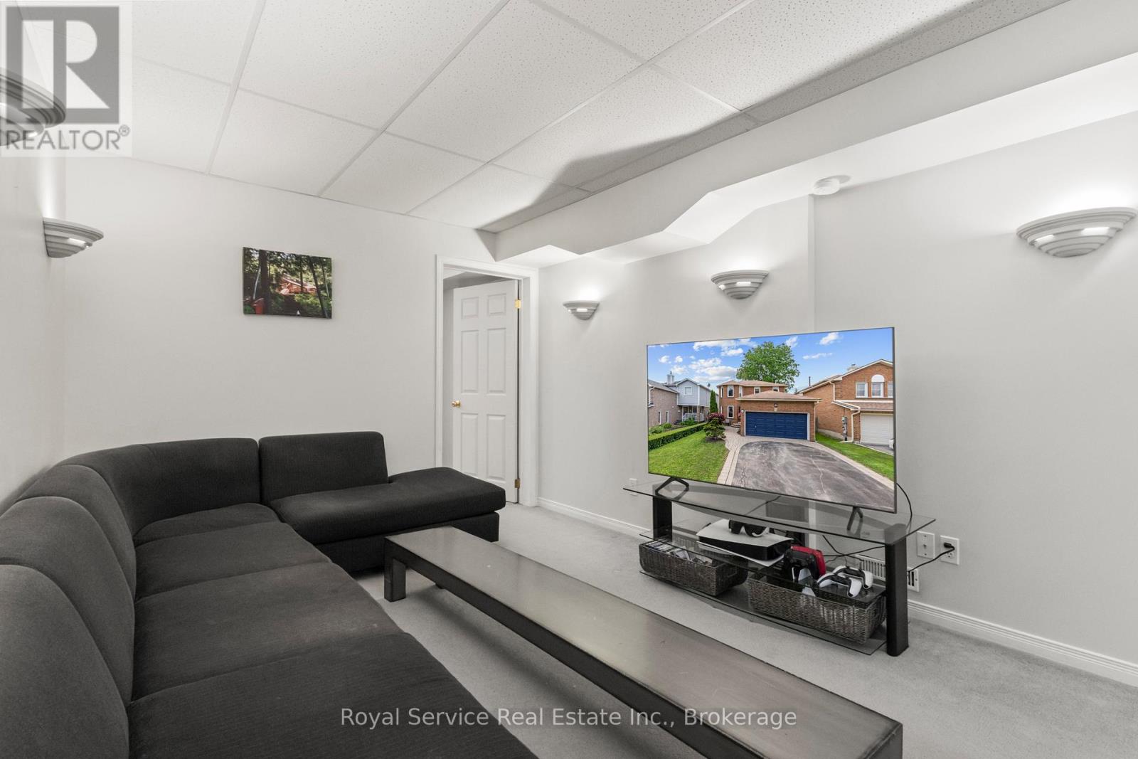56 STANFORD CRESCENT - 31