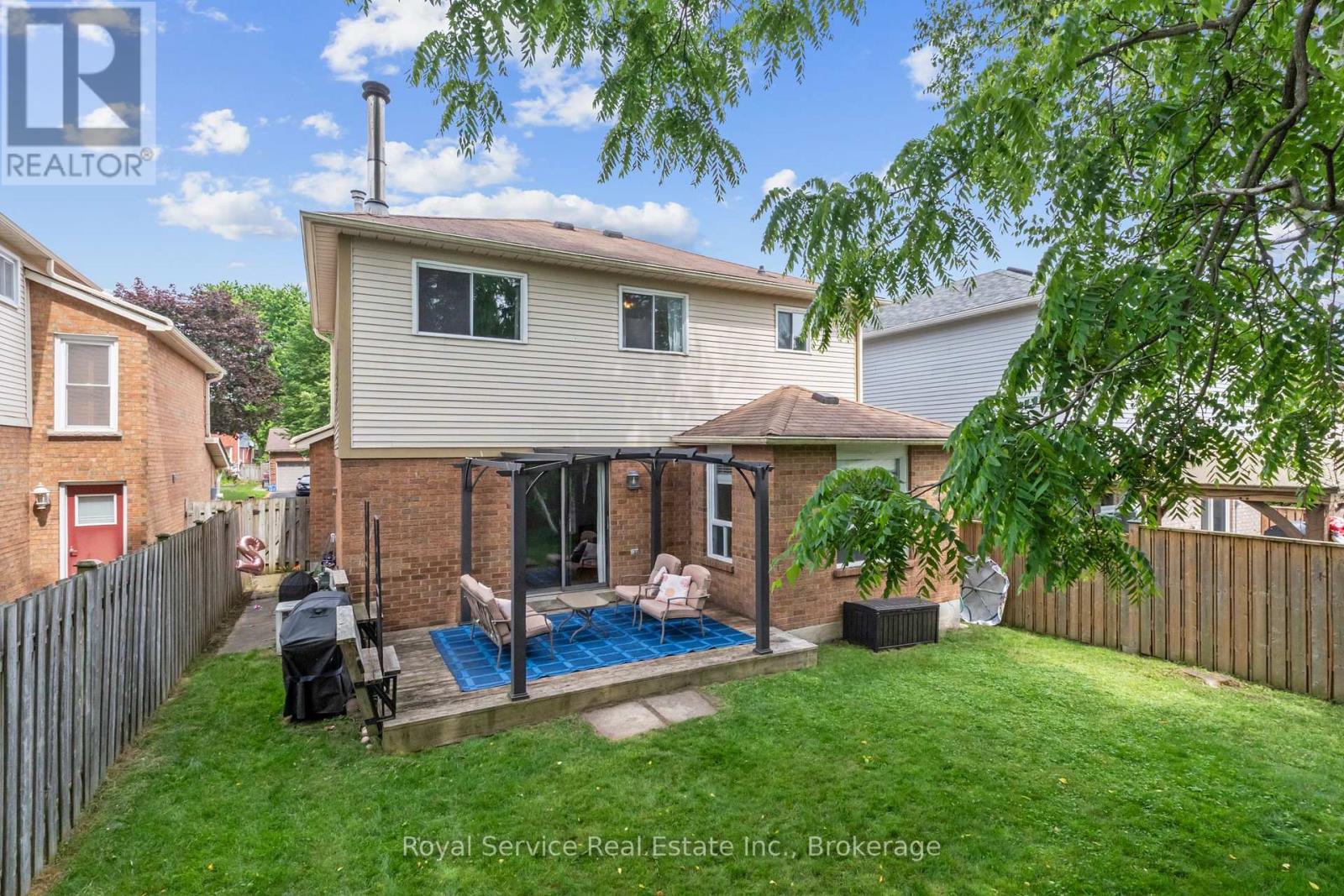 56 STANFORD CRESCENT - 37