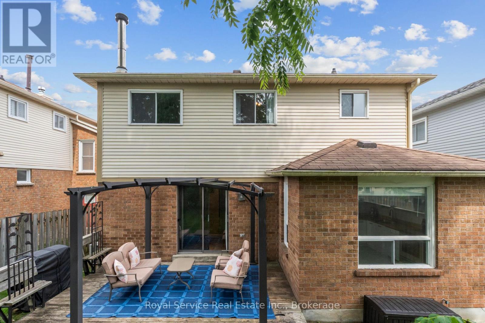 56 STANFORD CRESCENT - 38