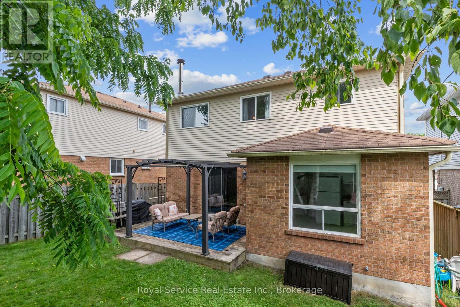 56 STANFORD CRESCENT - 39