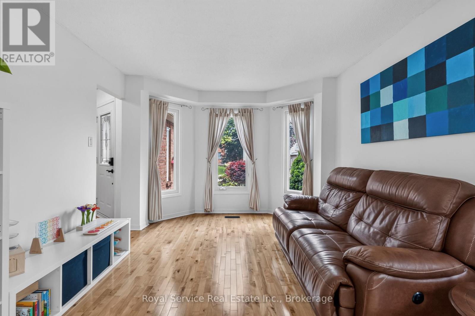 56 STANFORD CRESCENT - 6