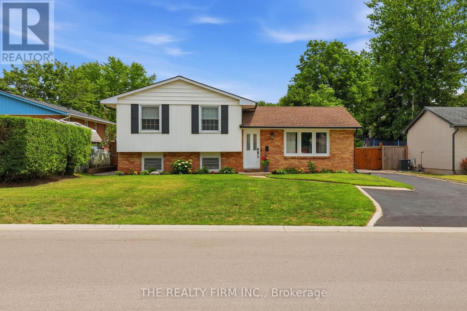 162 OAKWOOD DRIVE - 1