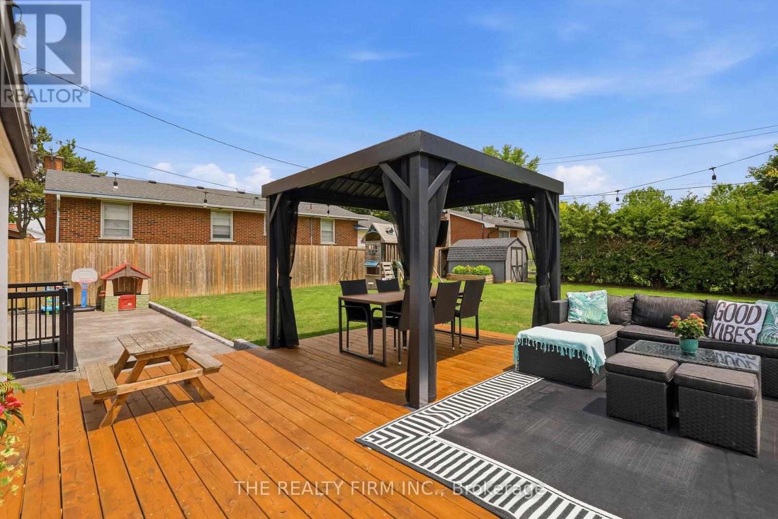 162 OAKWOOD DRIVE - 22