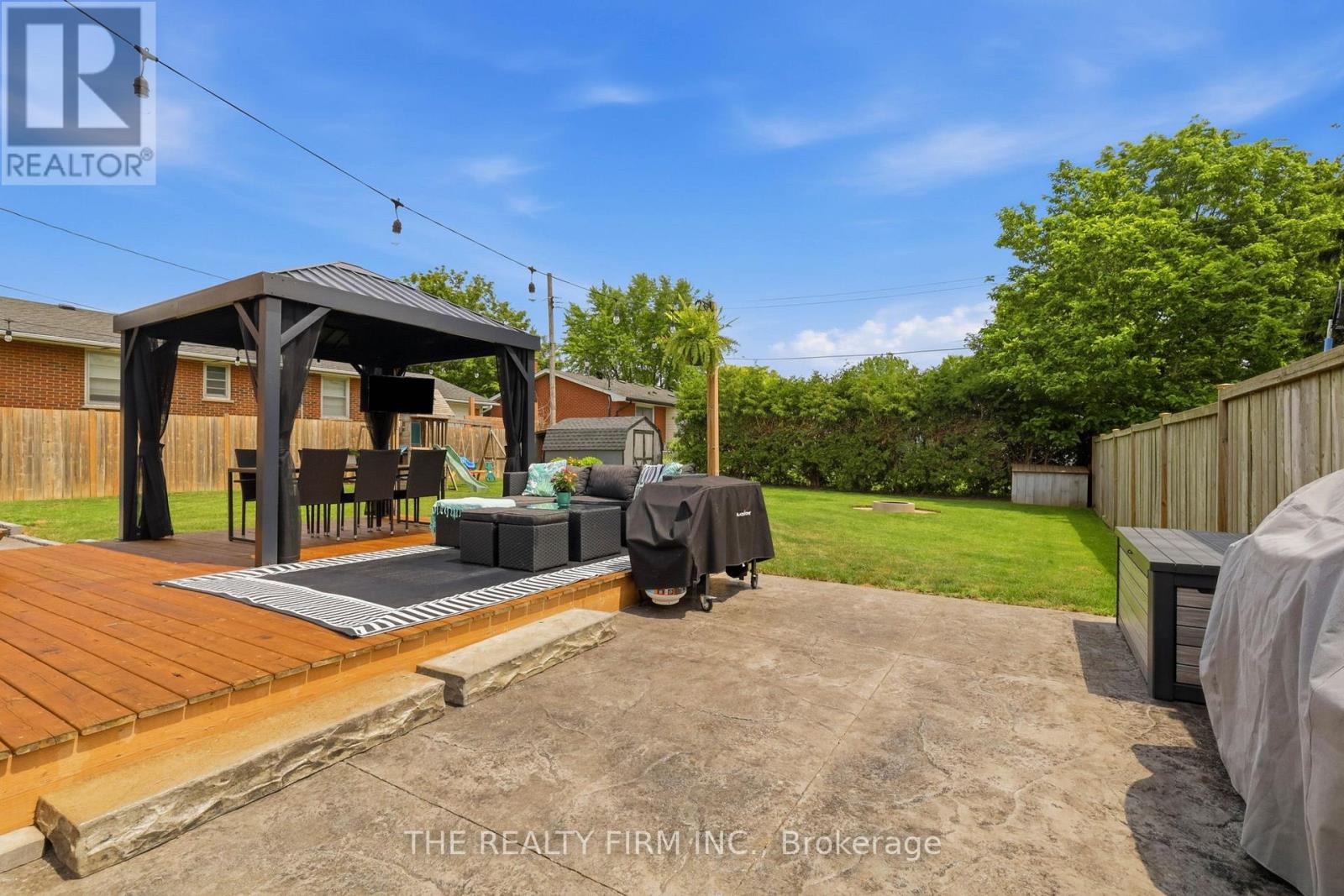 162 OAKWOOD DRIVE - 23