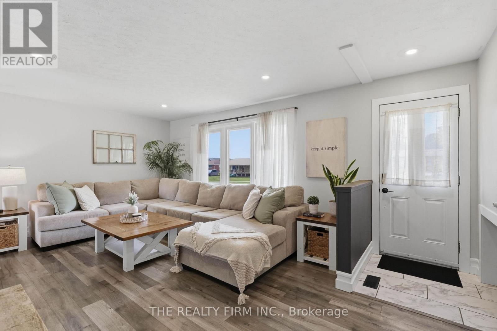 162 OAKWOOD DRIVE - 3