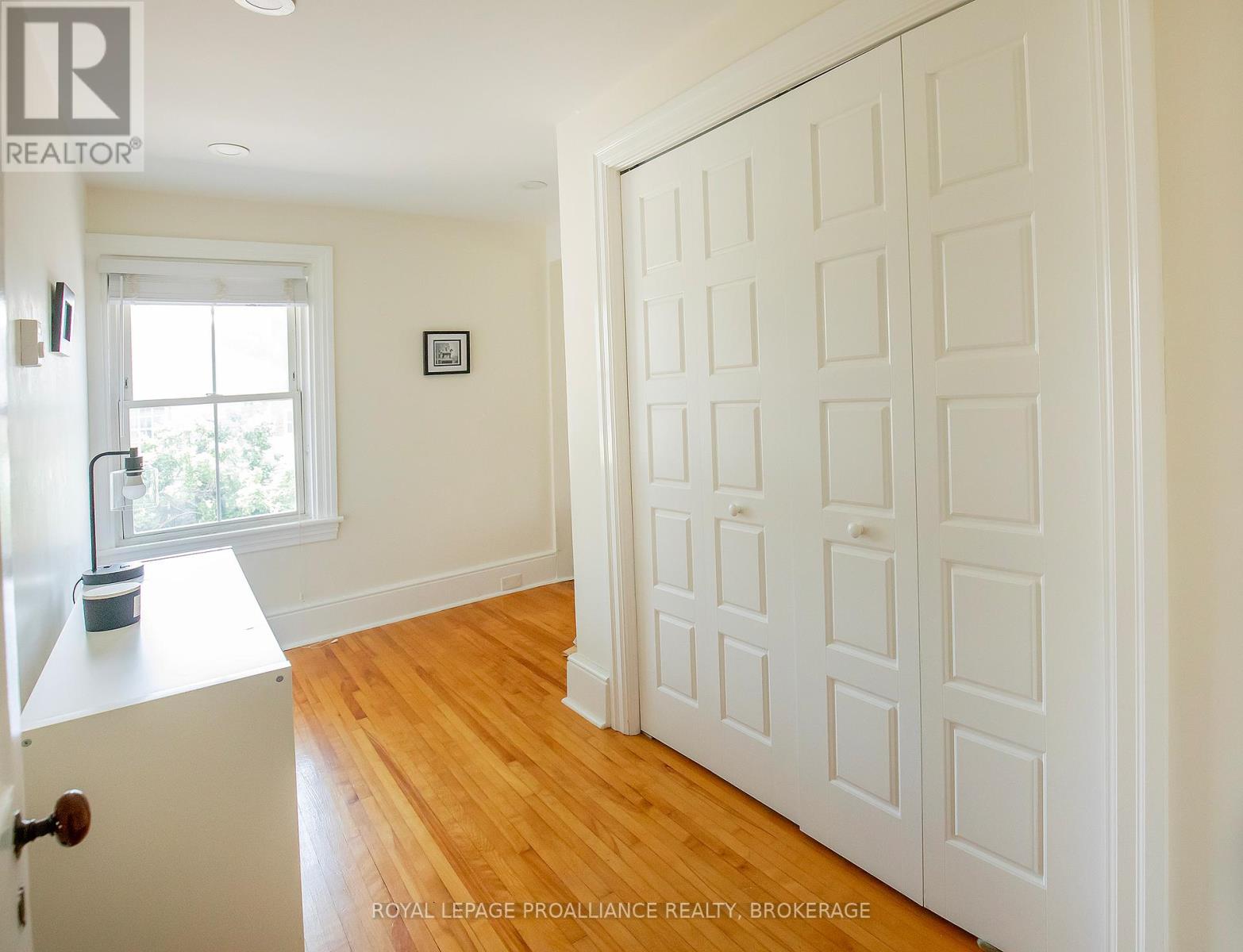 300 SYDENHAM STREET - 22
