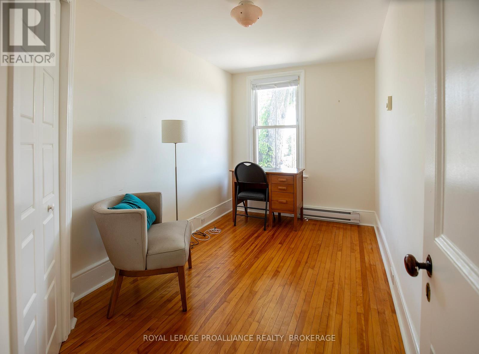300 SYDENHAM STREET - 26