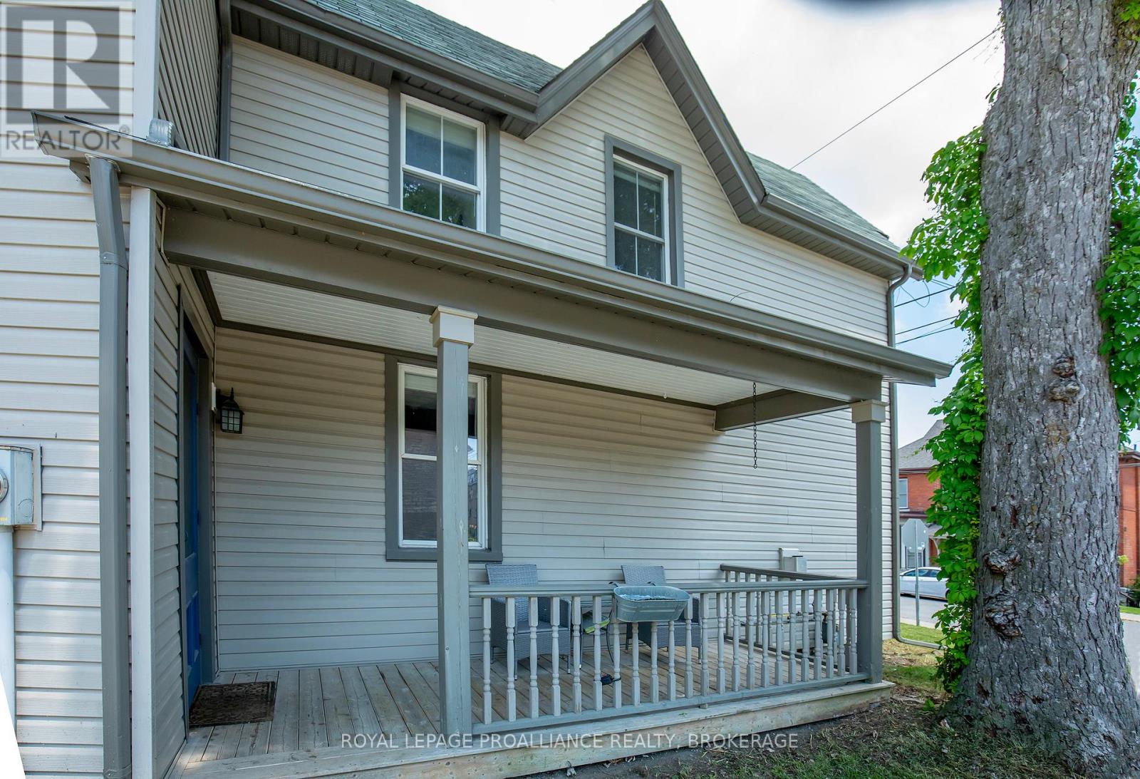300 SYDENHAM STREET - 32