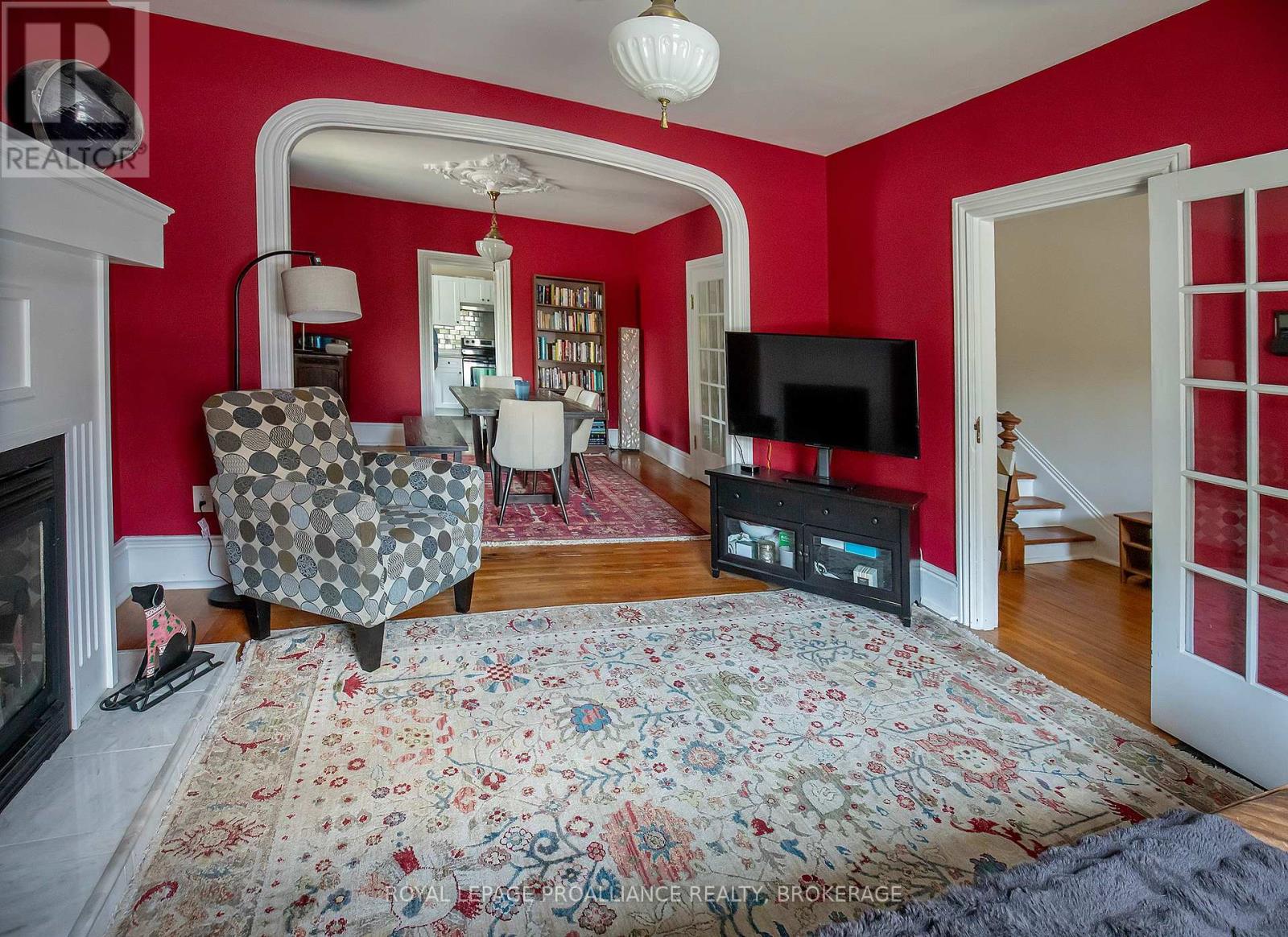300 SYDENHAM STREET - 9