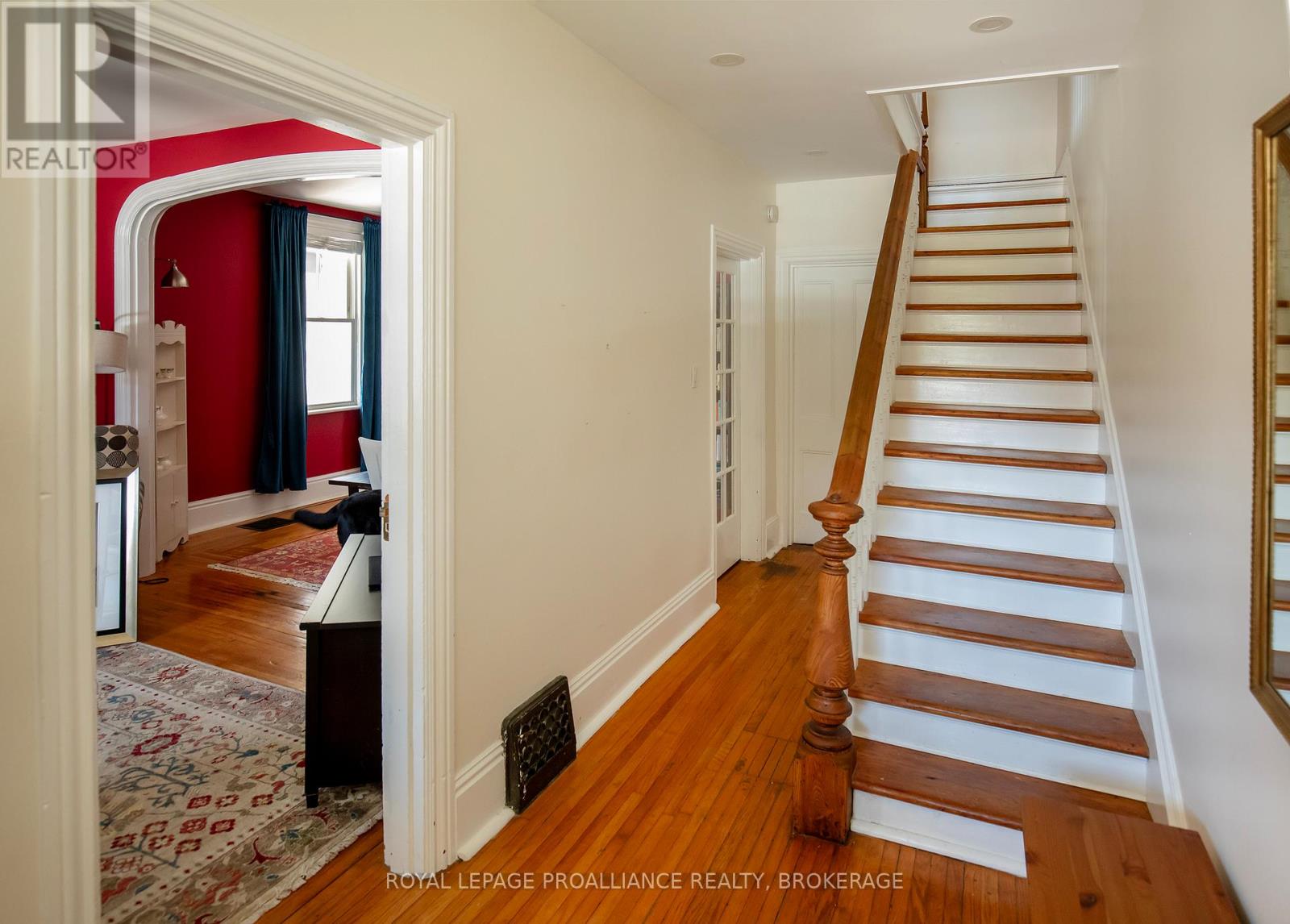300 SYDENHAM STREET - 4