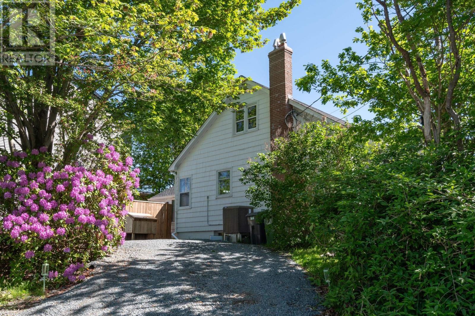 3 Scotsburn Avenue - 32