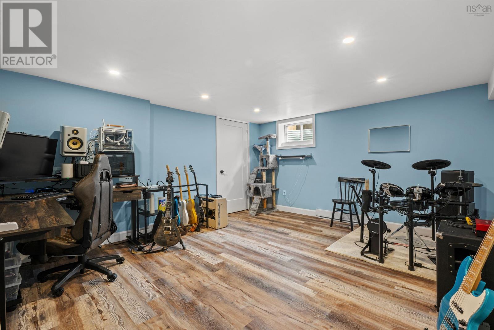 3 Scotsburn Avenue - 27