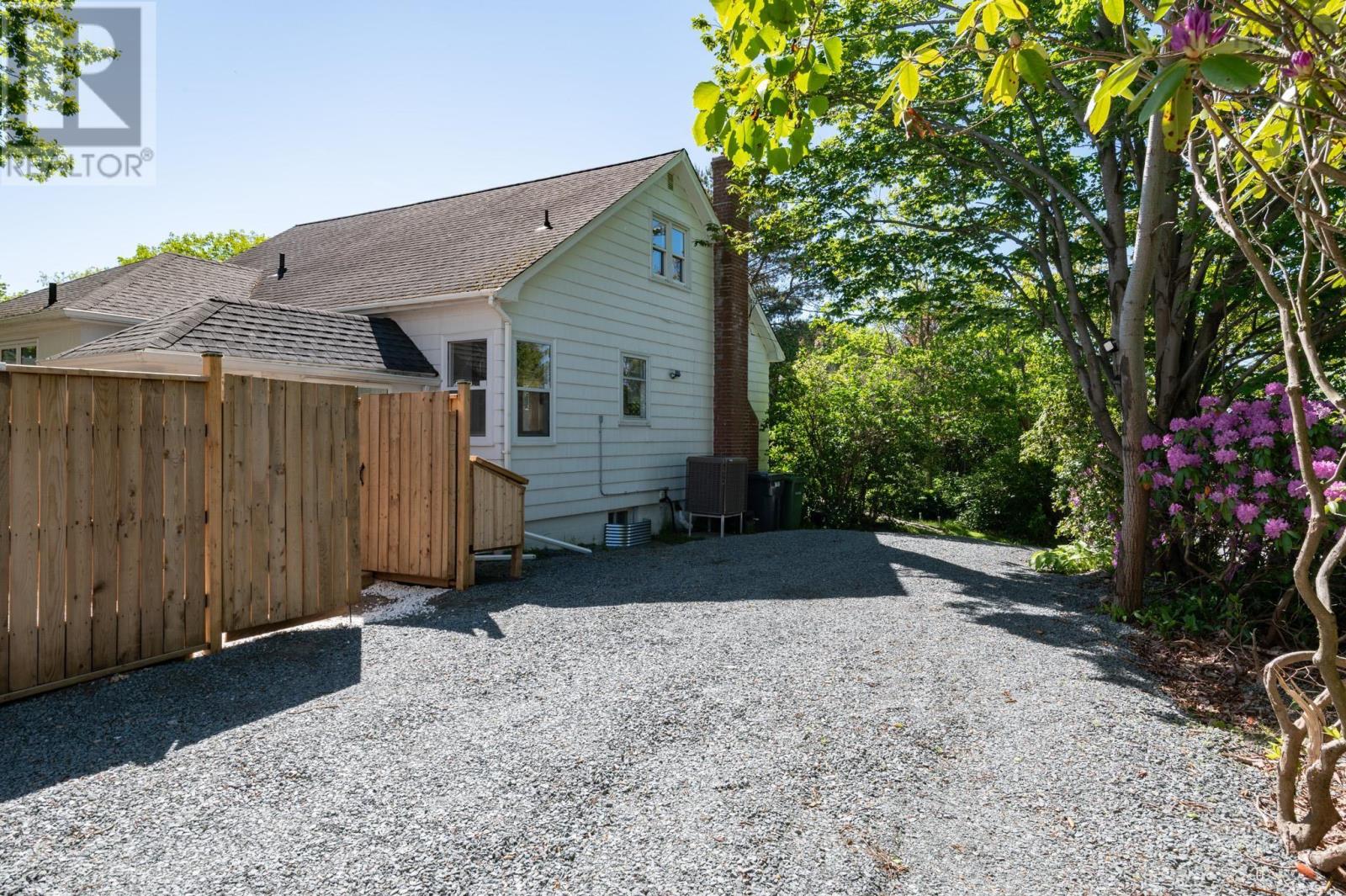 3 Scotsburn Avenue - 33