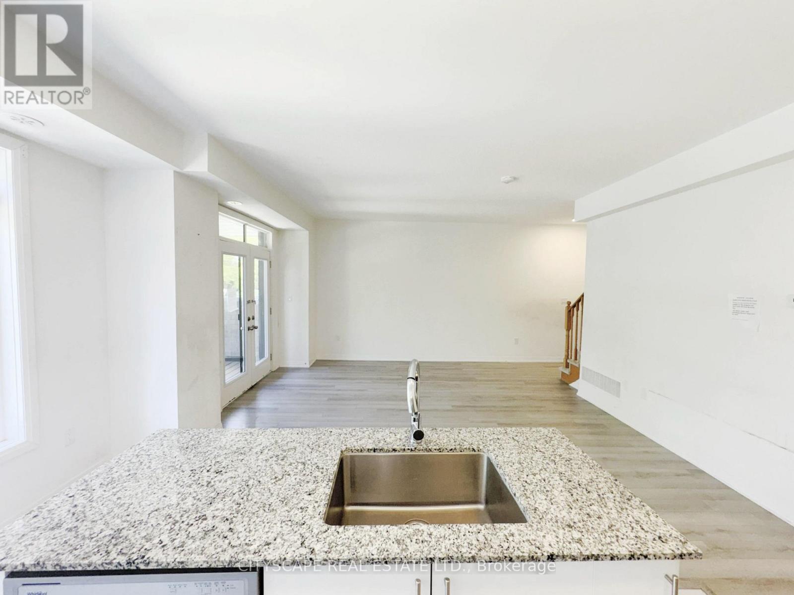 34 SIDNEY ROSE COMMON - 13