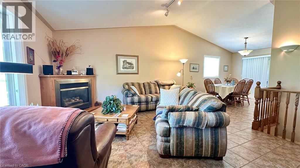 5-bedroom home for sale at 418 LAKESHORE Road, Selkirk ON · photo 11 of 41