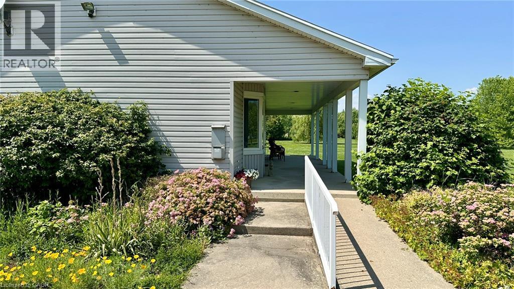 5-bedroom home for sale at 418 LAKESHORE Road, Selkirk ON · photo 6 of 41