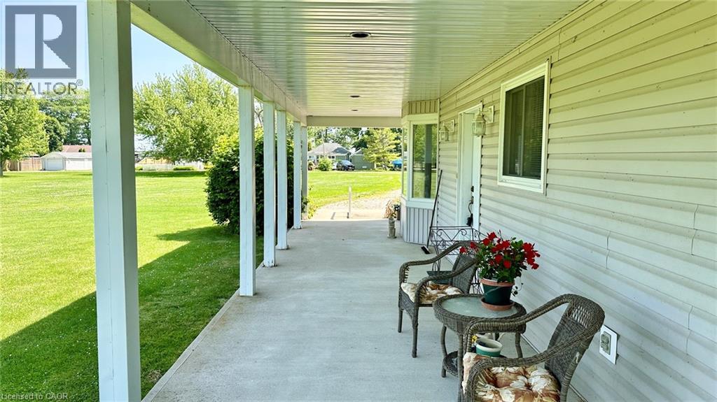 5-bedroom home for sale at 418 LAKESHORE Road, Selkirk ON · photo 7 of 41
