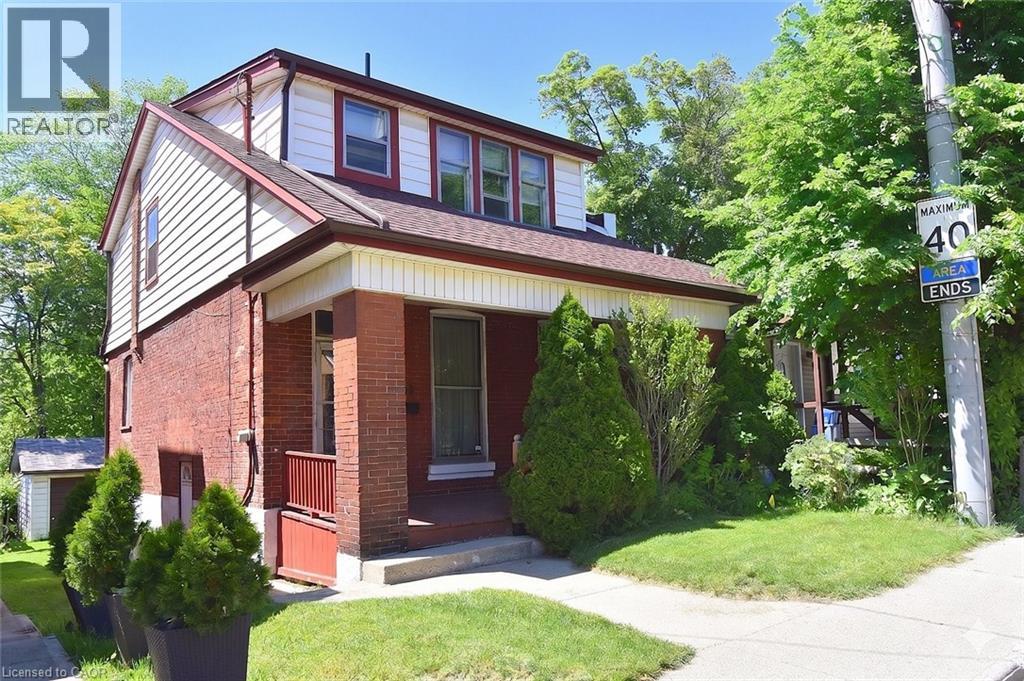 70 RAY Street S - 1