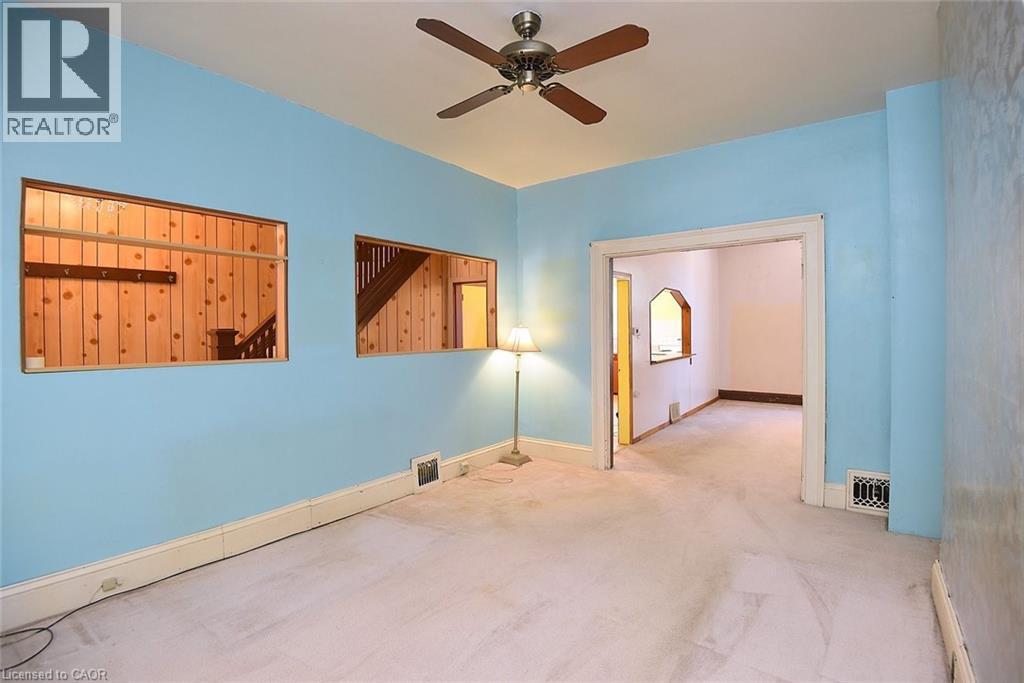 70 RAY Street S - 10