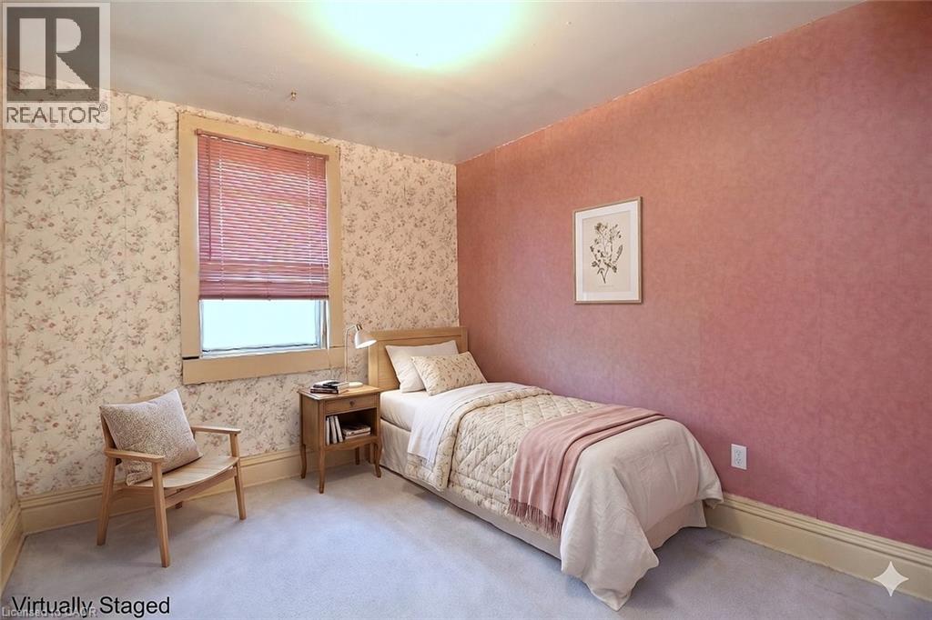 70 RAY Street S - 27