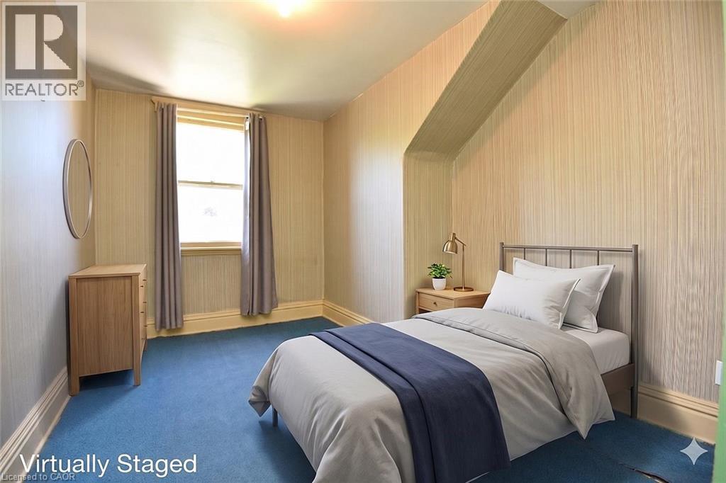 70 RAY Street S - 29