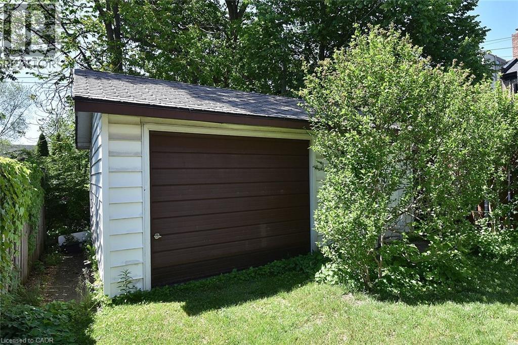70 RAY Street S - 39