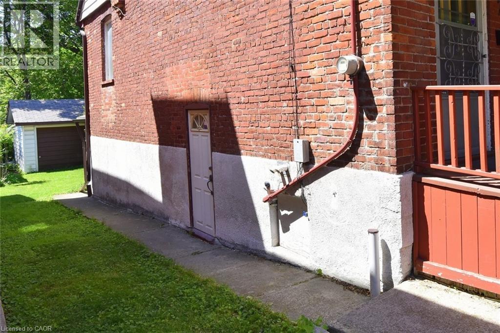 70 RAY Street S - 41