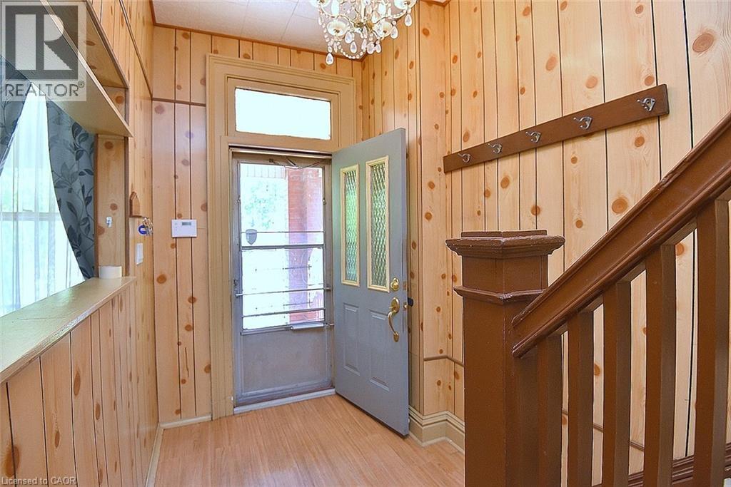 70 RAY Street S - 7