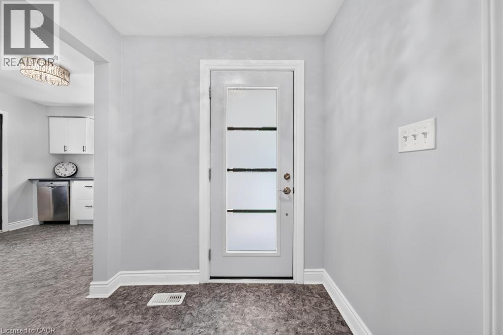 662 MONTEGO Crescent - Image 9