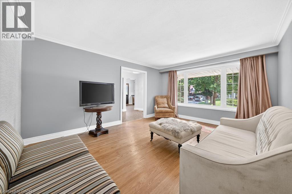 662 MONTEGO Crescent - Image 12