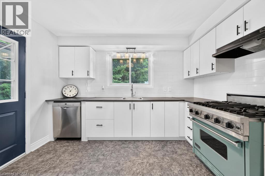 662 MONTEGO Crescent - Image 15