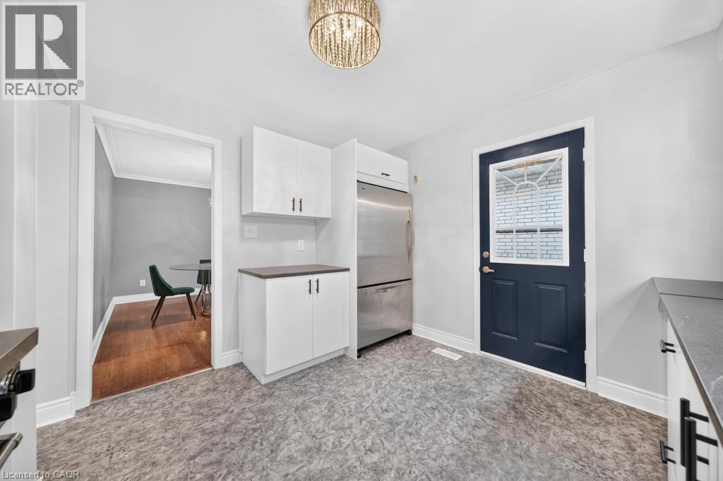 662 MONTEGO Crescent - Image 16
