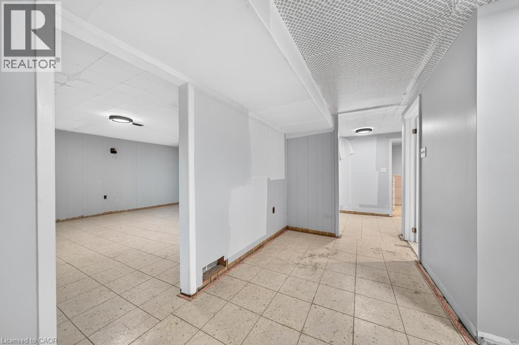 662 MONTEGO Crescent - Image 32