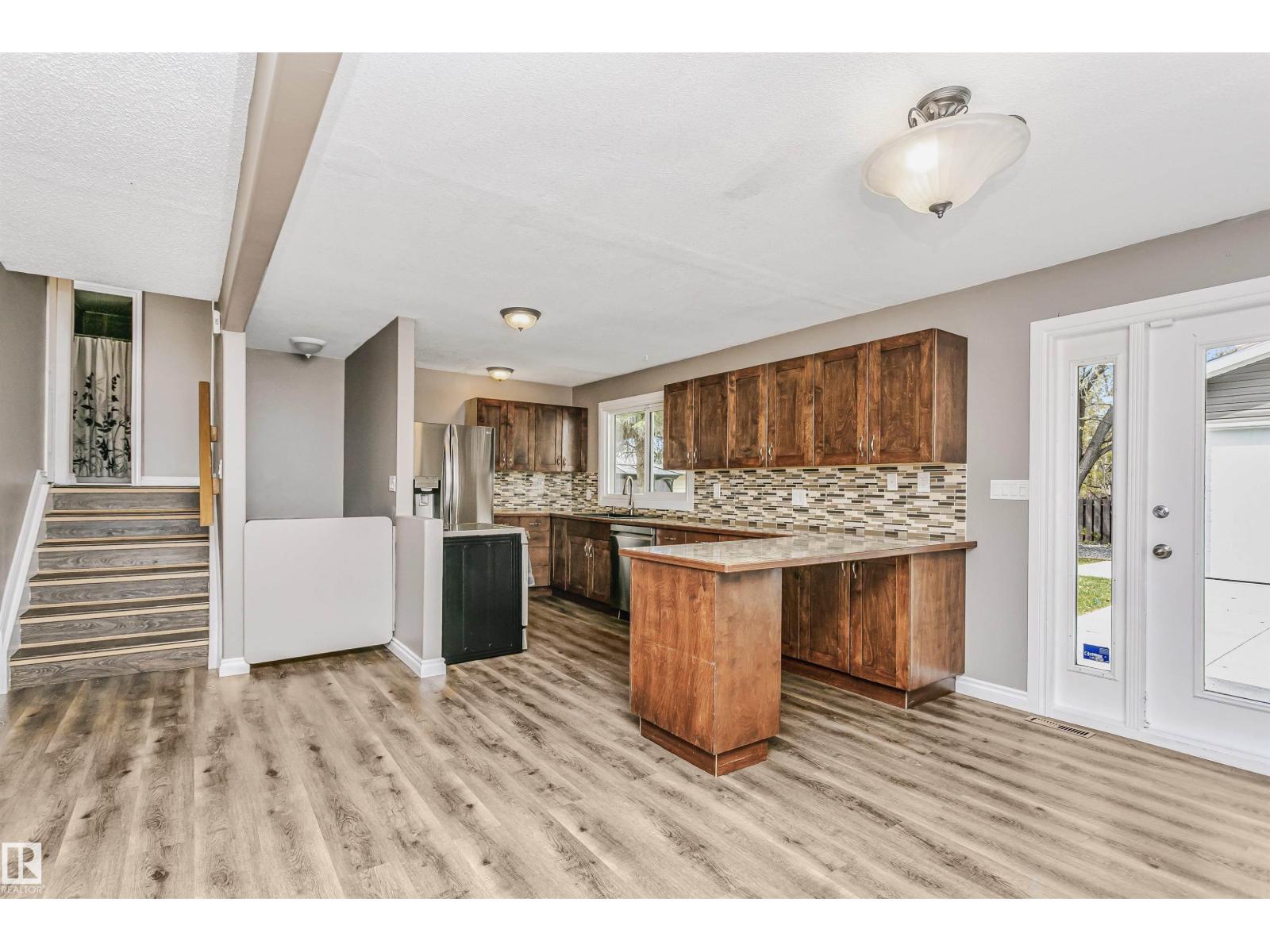6612 182 ST NW - 11
