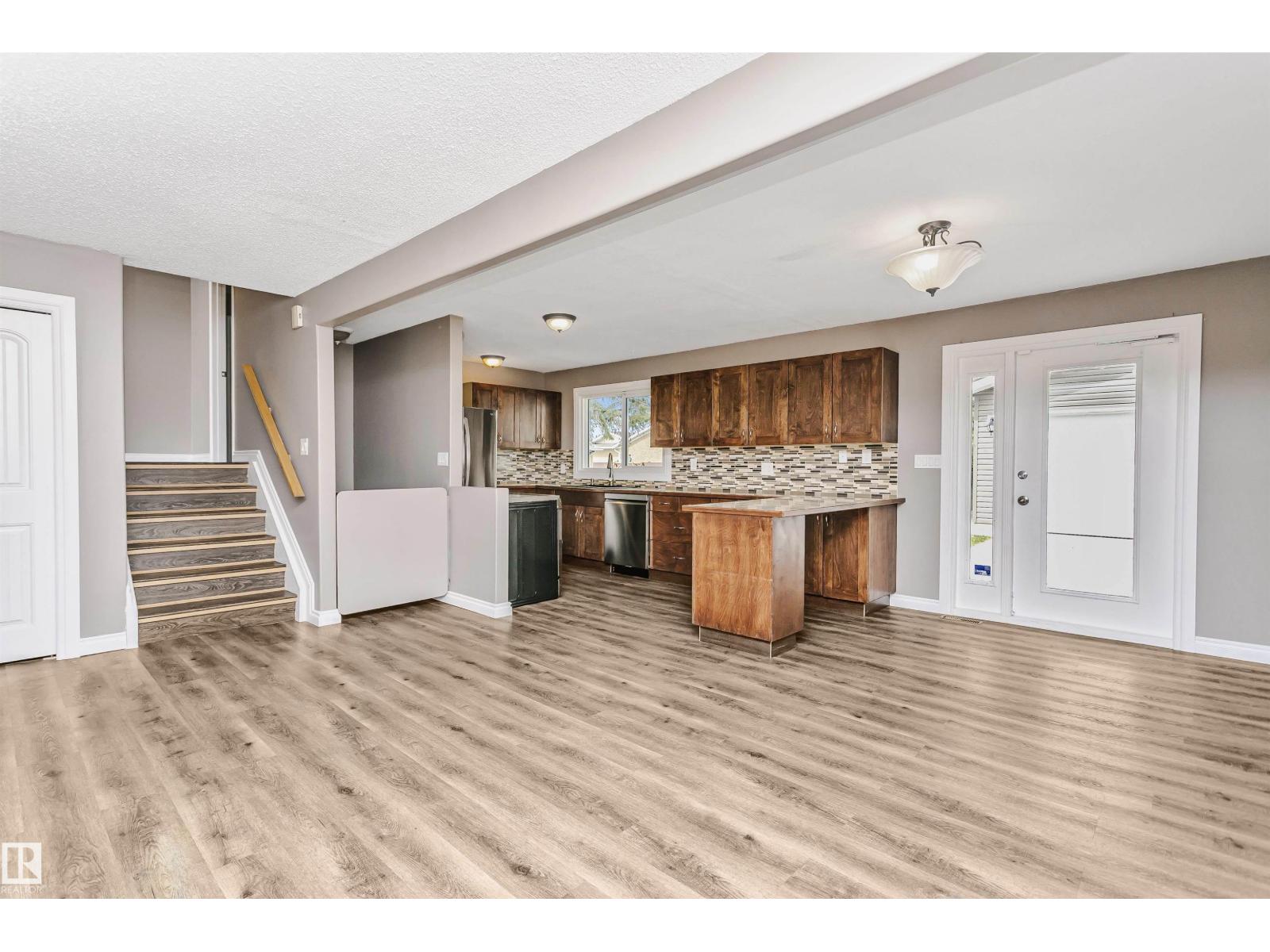 6612 182 ST NW - 10