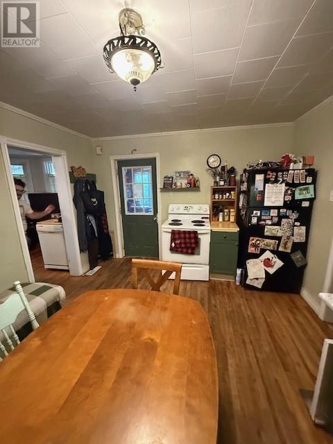13 Campbell Street W - 14