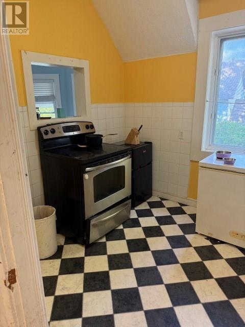 13 Campbell Street W - 30