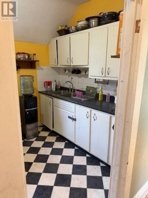 13 Campbell Street W - 31