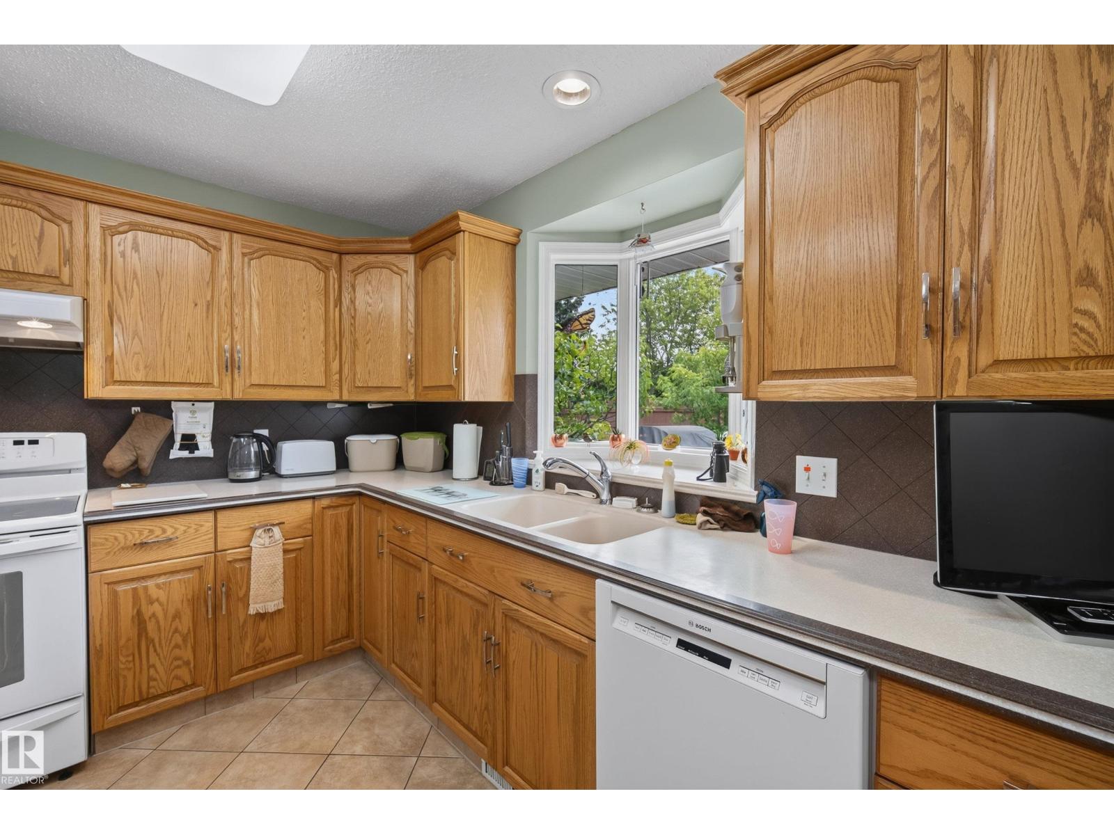 140 CALICO DR — photo 35