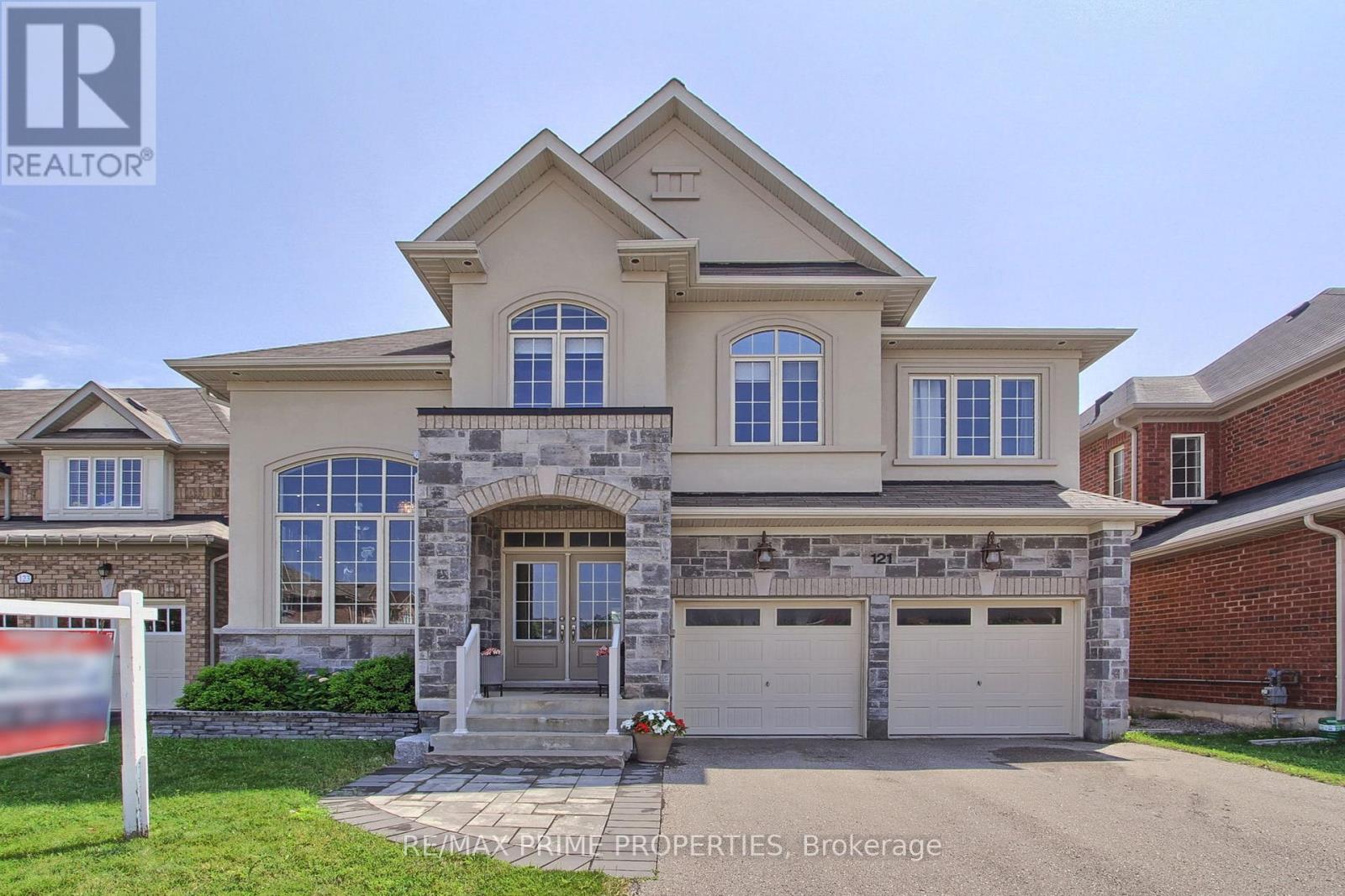 121 ROBERT WILSON CRESCENT - 1