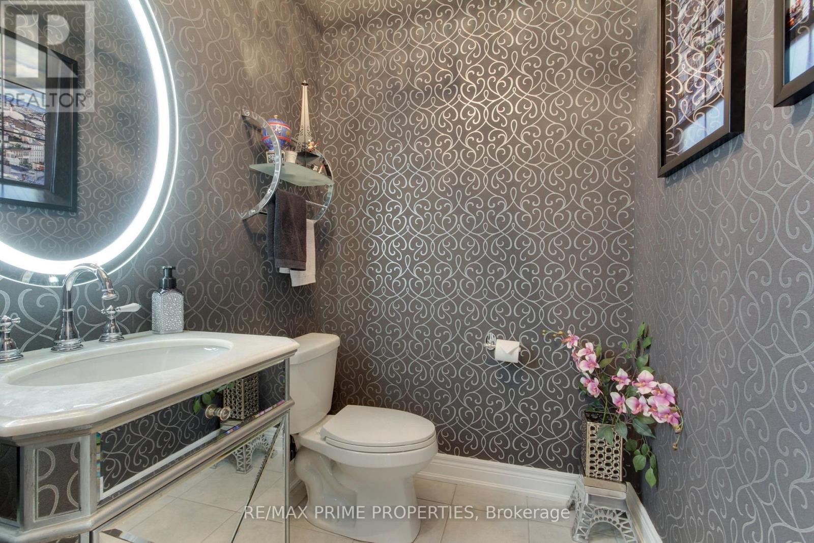 121 ROBERT WILSON CRESCENT - 11