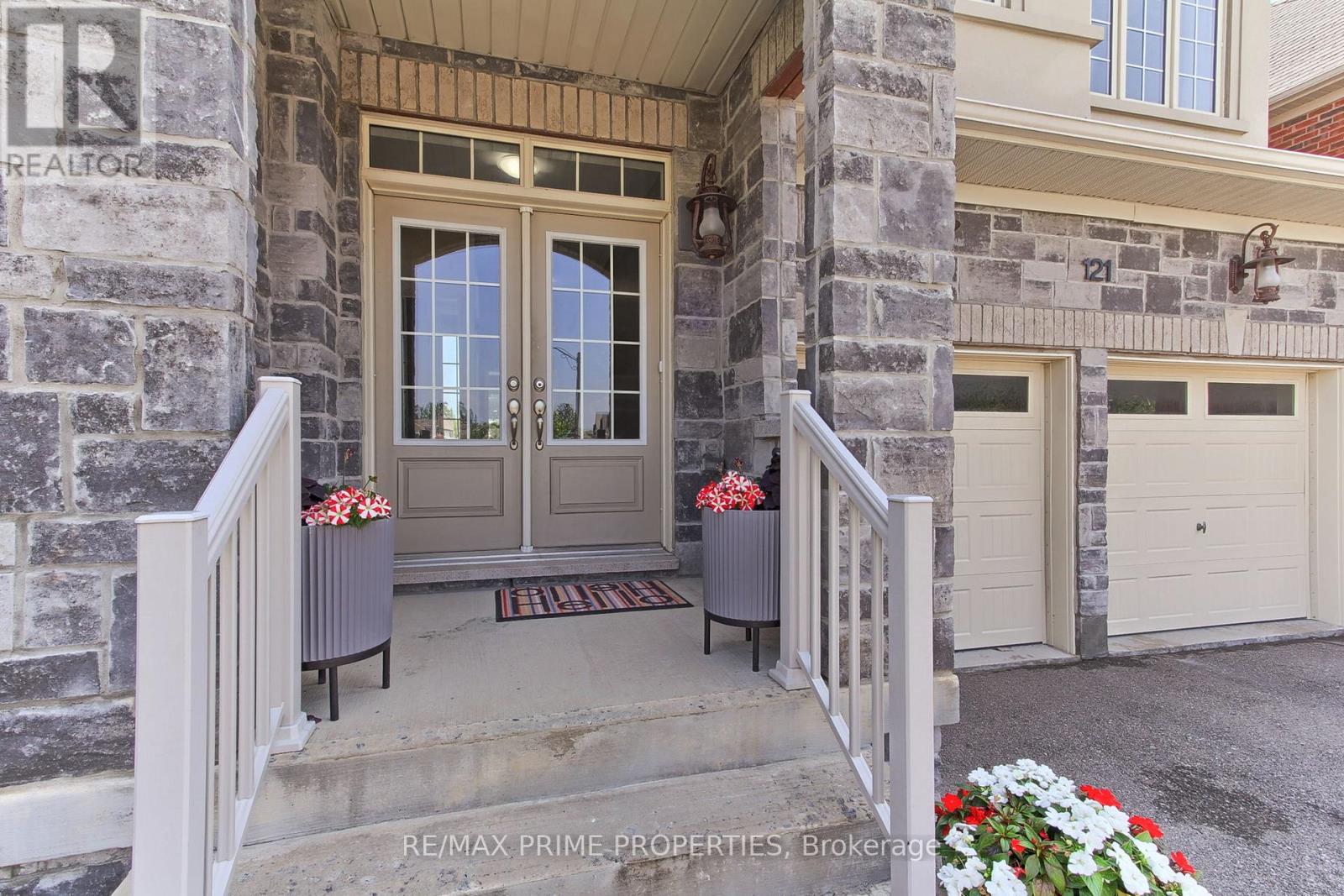 121 ROBERT WILSON CRESCENT - 2