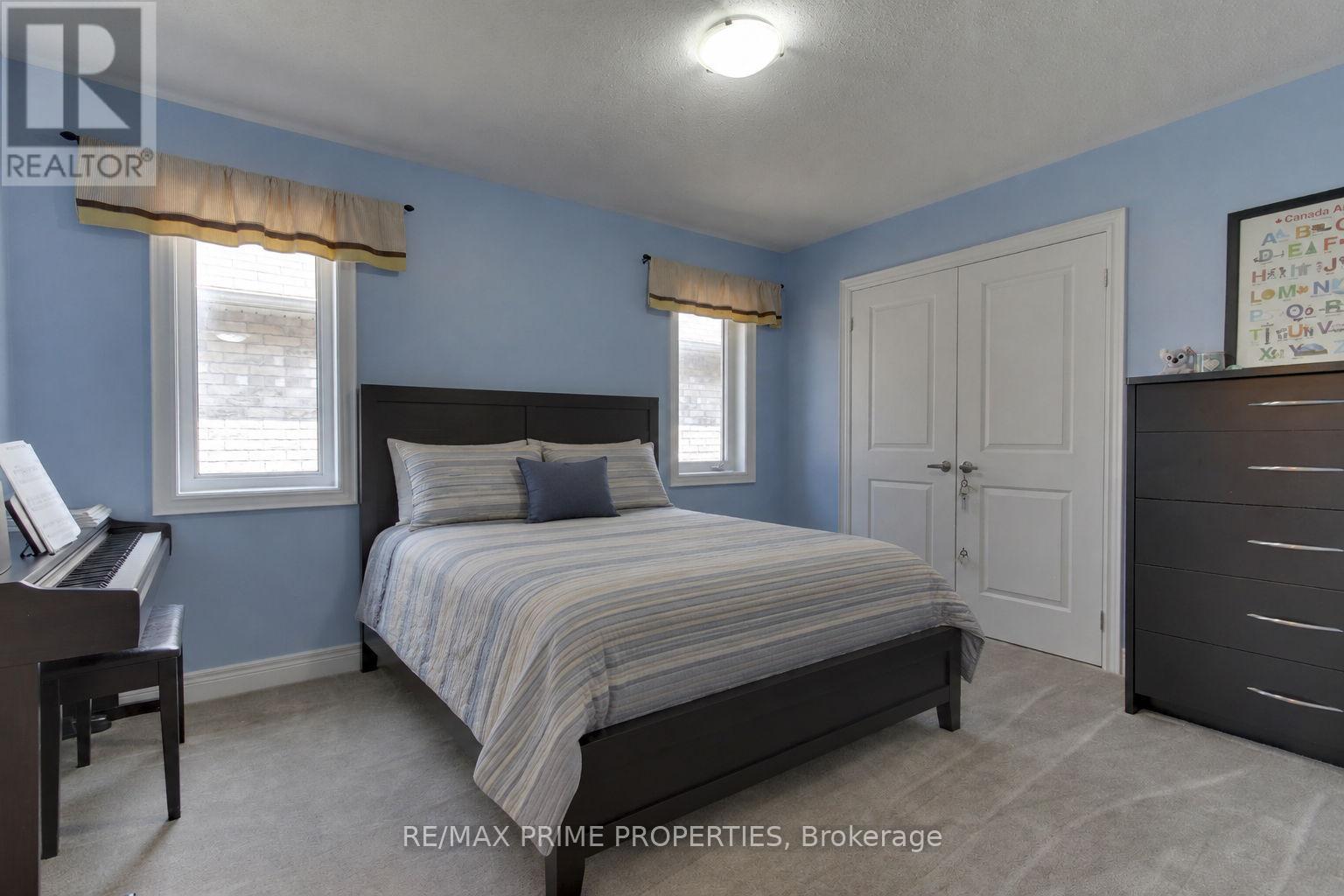 121 ROBERT WILSON CRESCENT - 23