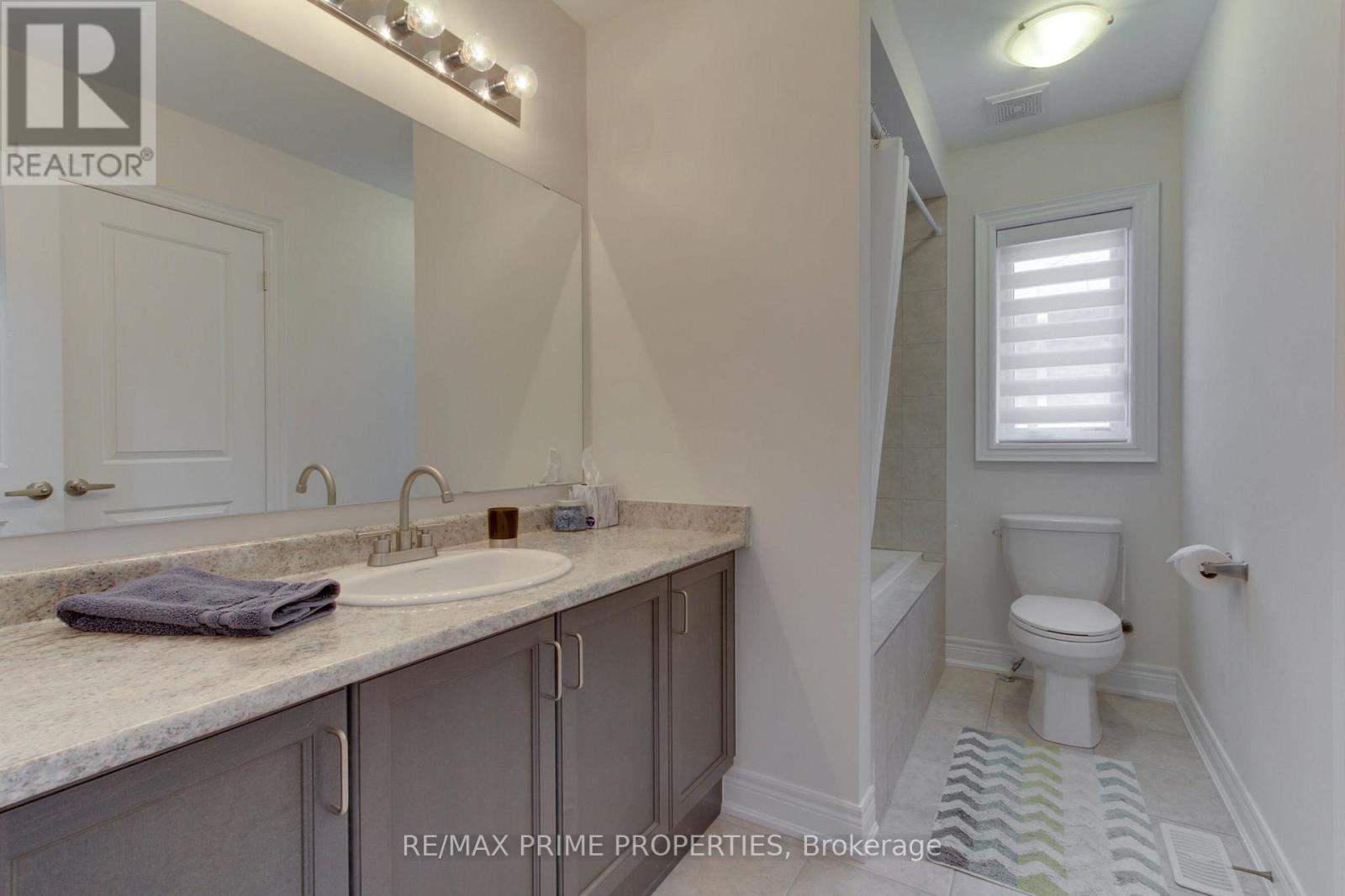 121 ROBERT WILSON CRESCENT - 24