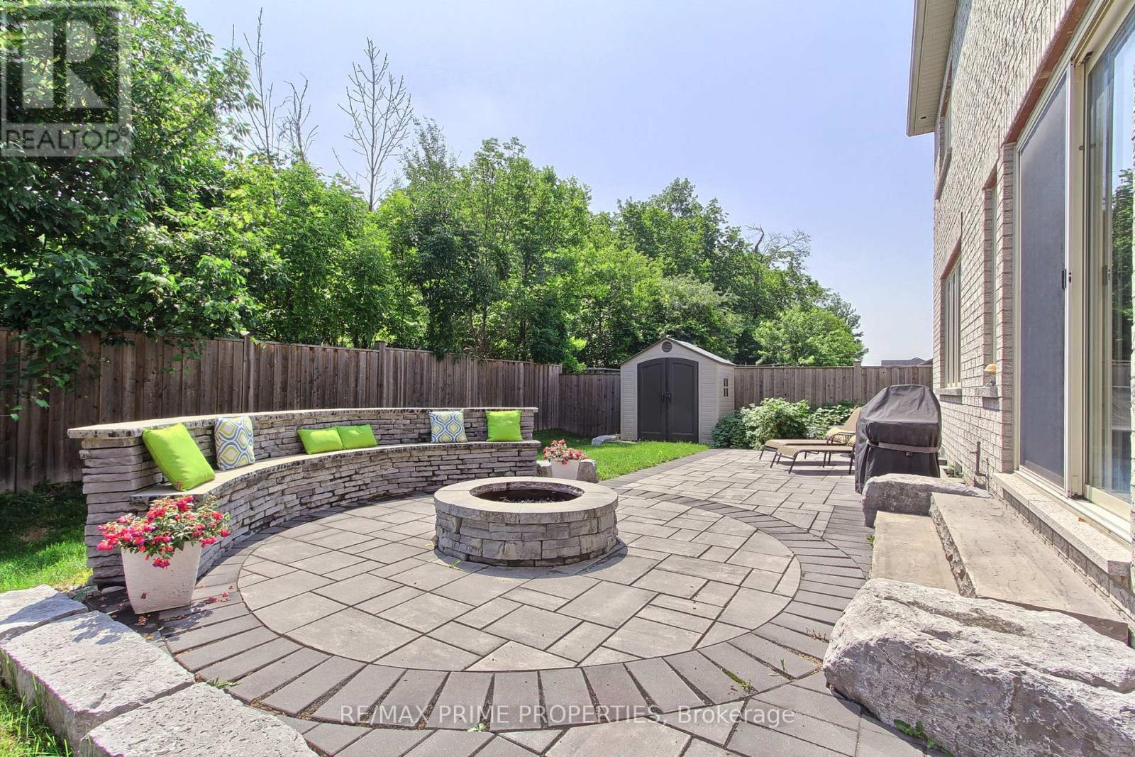 121 ROBERT WILSON CRESCENT - 25