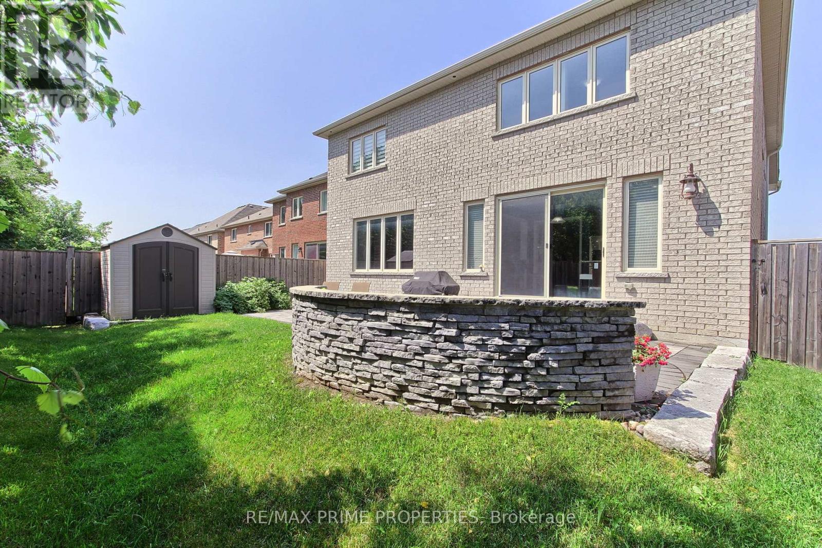 121 ROBERT WILSON CRESCENT - 26