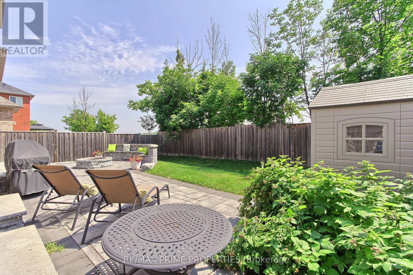 121 ROBERT WILSON CRESCENT - 27