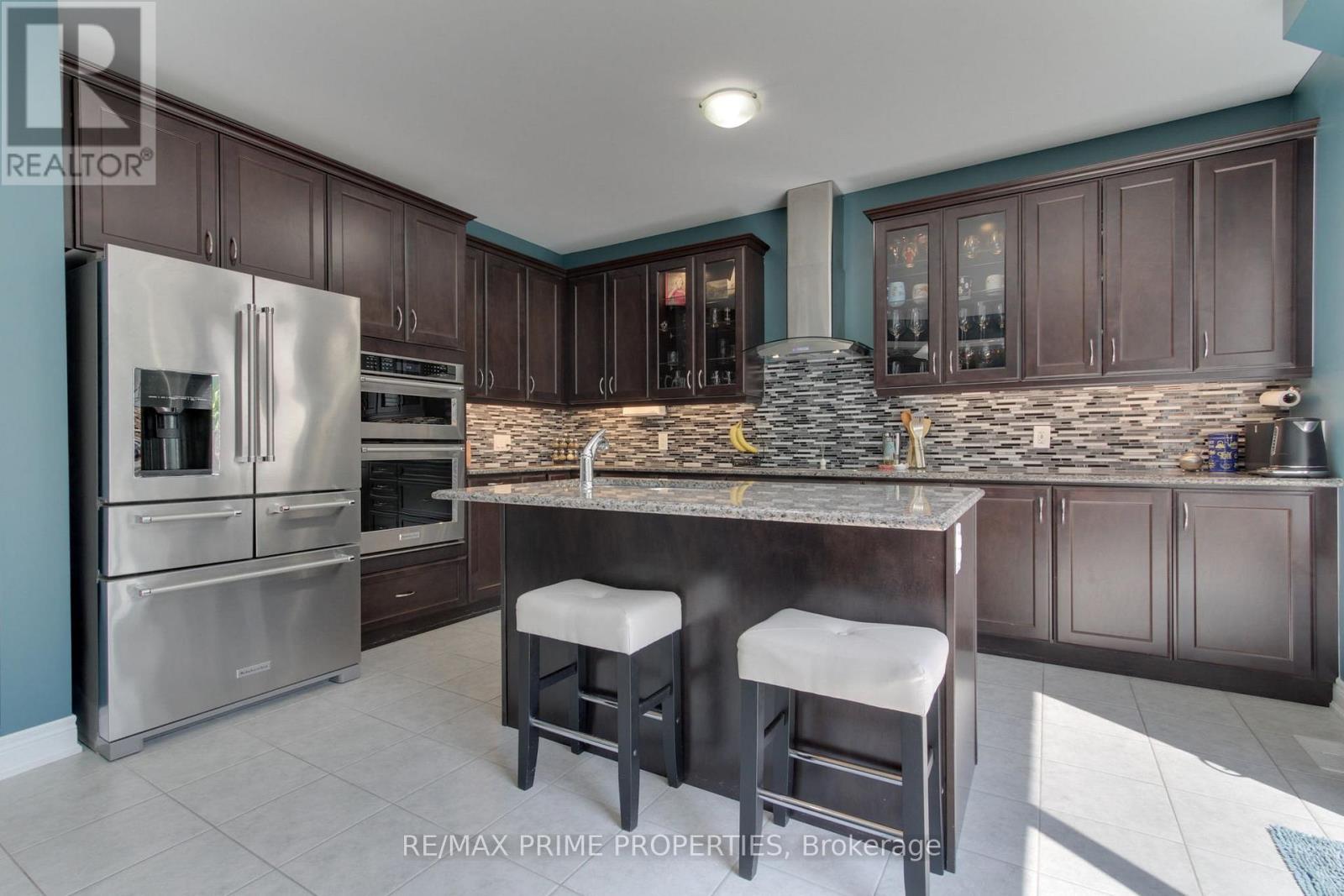 121 ROBERT WILSON CRESCENT - 4